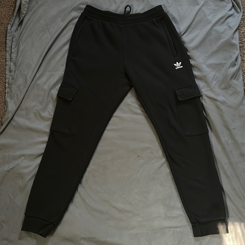 Trefoil Essentials Cargo Pants